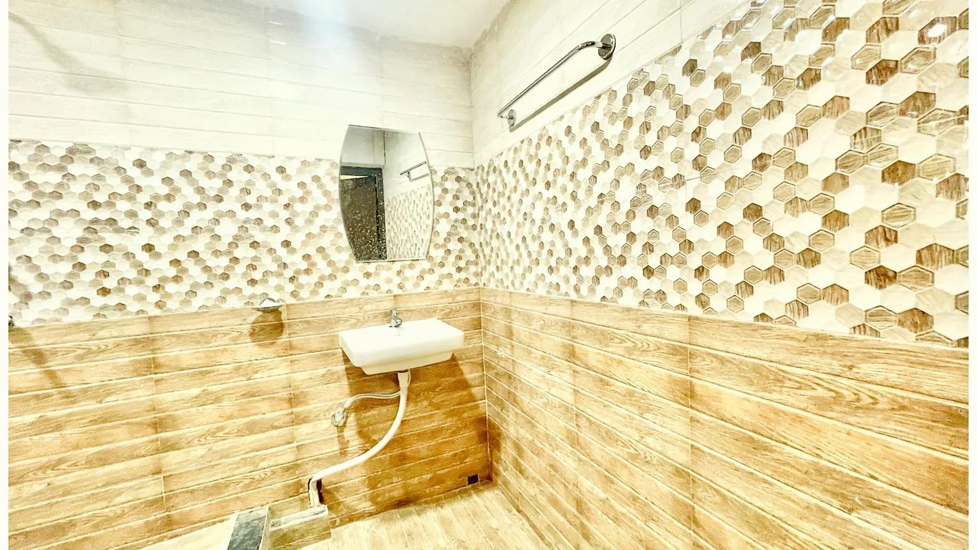 ****  Hotel Dev # Vill Near Kashi Vishwanath Temple - Restaurant And Free Wifi Facilities - Fully Air Conditioning Hotel - A Top Rated Hotel Варанаси Индия